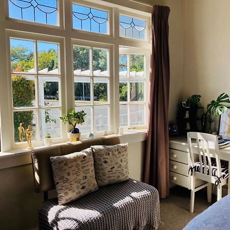 Spacious And Sunny Master Bedroom With Shared Bathrooms Auckland Extérieur photo