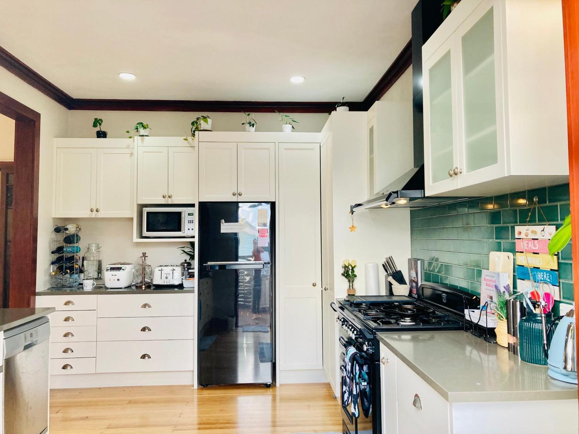 Spacious And Sunny Master Bedroom With Shared Bathrooms Auckland Extérieur photo