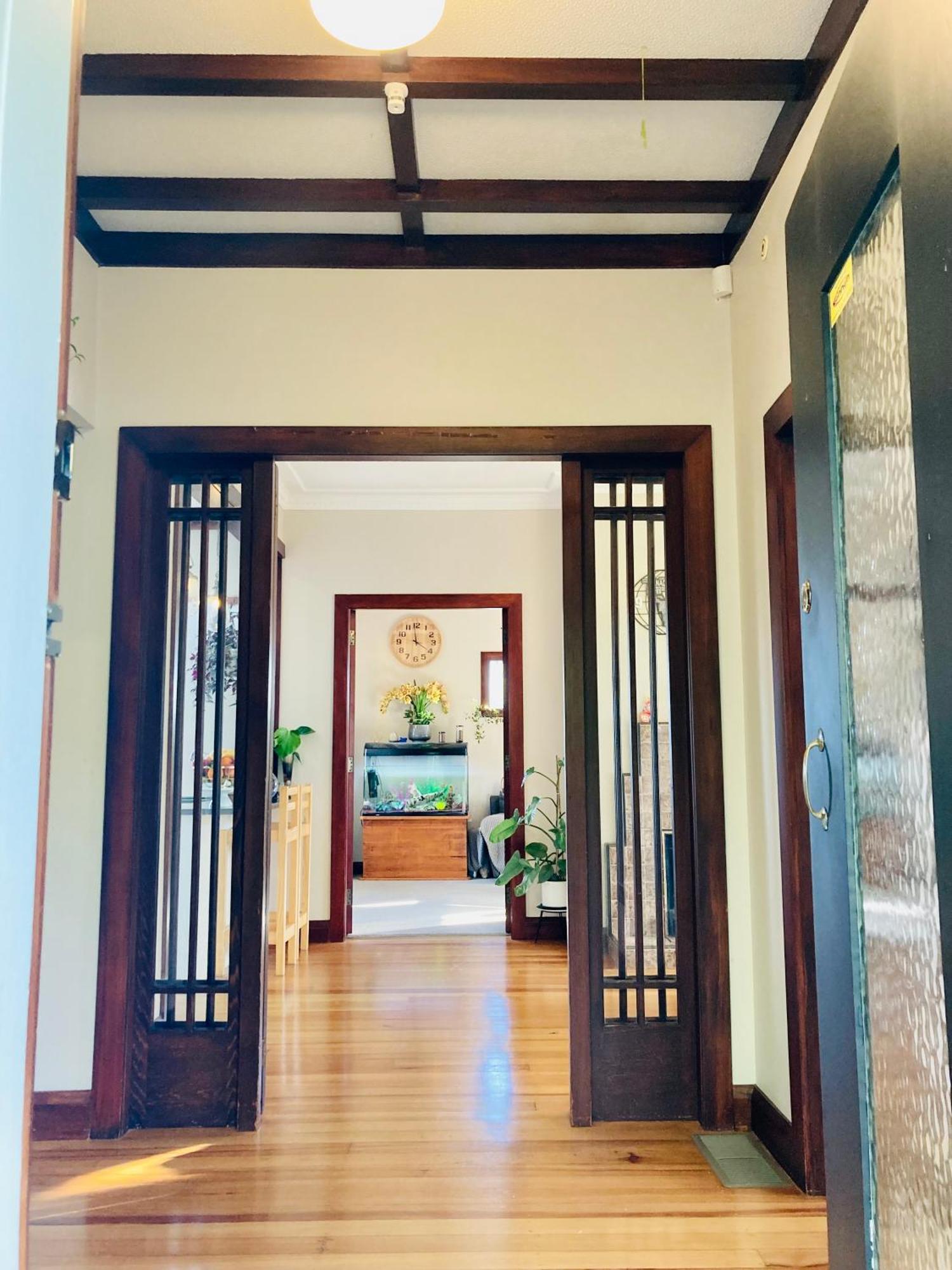 Spacious And Sunny Master Bedroom With Shared Bathrooms Auckland Extérieur photo