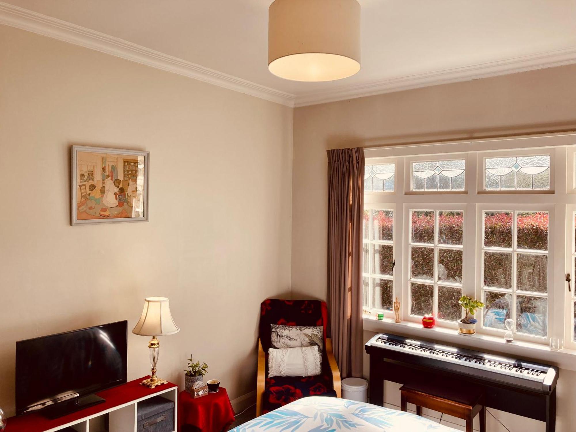 Spacious And Sunny Master Bedroom With Shared Bathrooms Auckland Extérieur photo