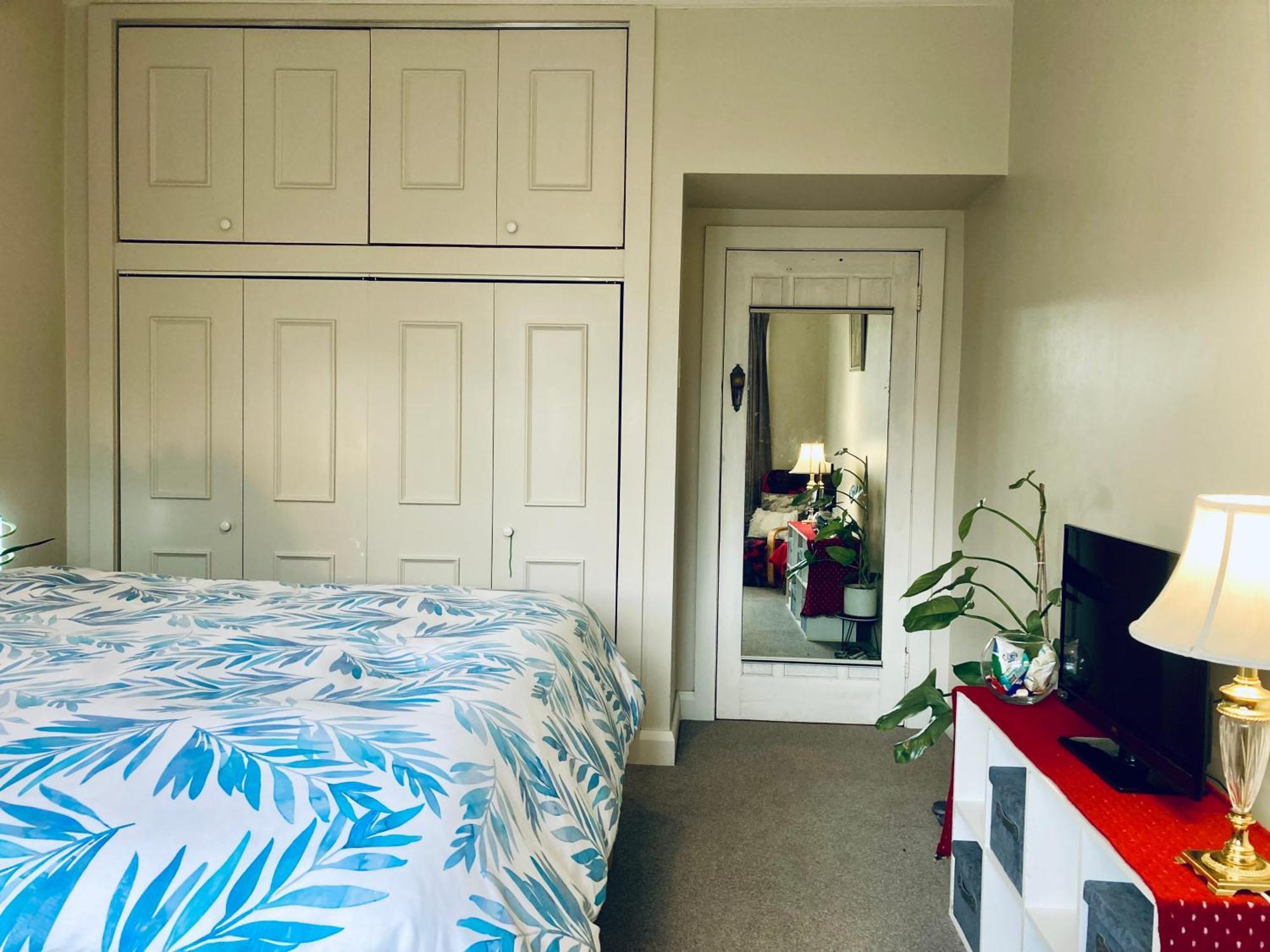 Spacious And Sunny Master Bedroom With Shared Bathrooms Auckland Extérieur photo